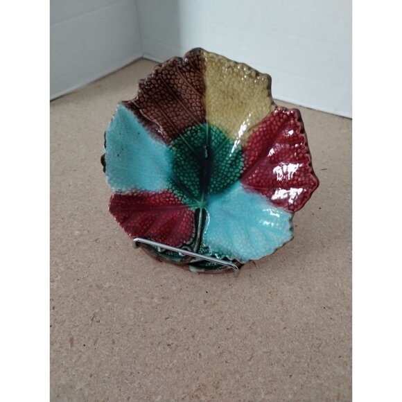 Antique Majolica Leaf-Shaped Decorative Dish With Multicolor Glaze - Picture 2 of 3